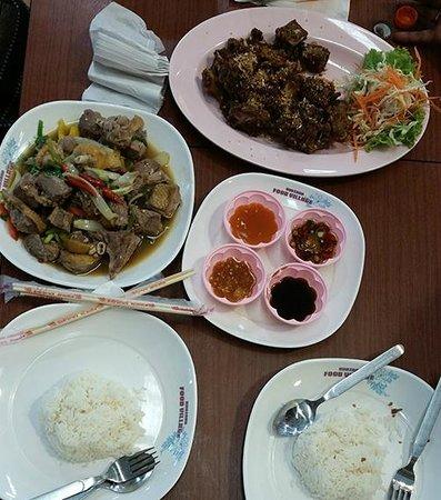 Food Court at Banzaan Fresh Market