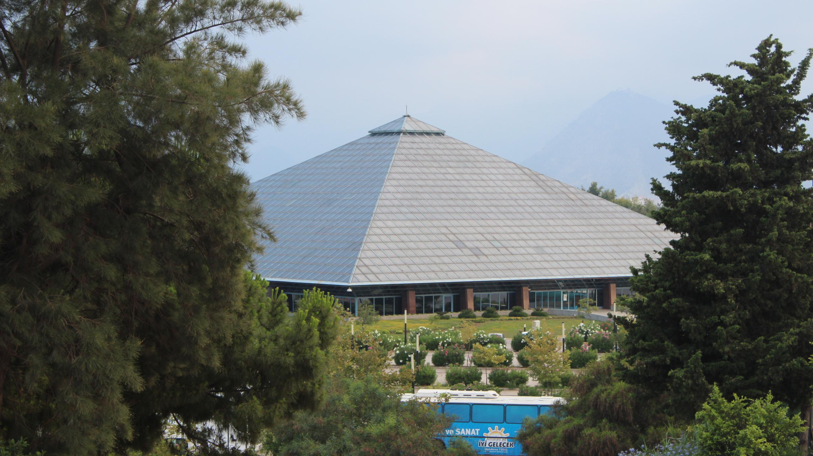 Centre des congrès Pyramide de Verre