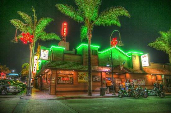 Harry's Night Club & Beach Bar