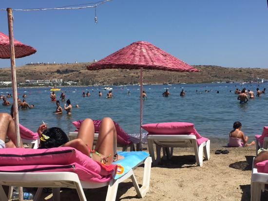 A Lora Beach Club