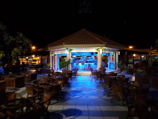 Oasis Cocktail Bar