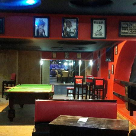 Monty's Bar